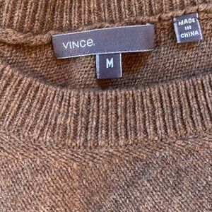 Vince sweater in wool. Shrug.